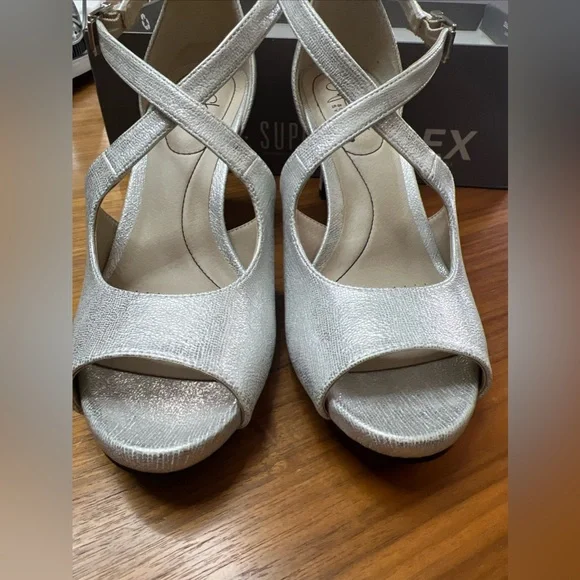 NWB Life stride Maria silver Tequila Women’s pumps 9M - Picture 5 of 8